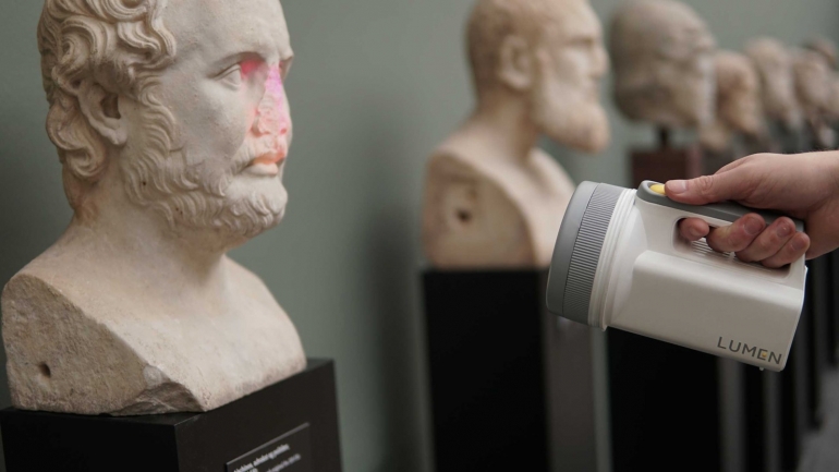 Lumen – Mixed reality storytelling device