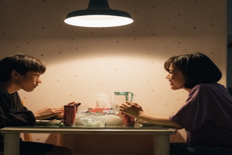 단지 세상의 끝에서, <영주>