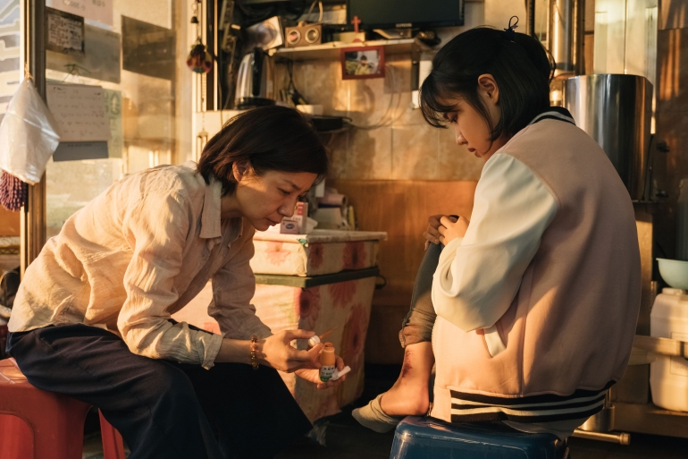 단지 세상의 끝에서, <영주>