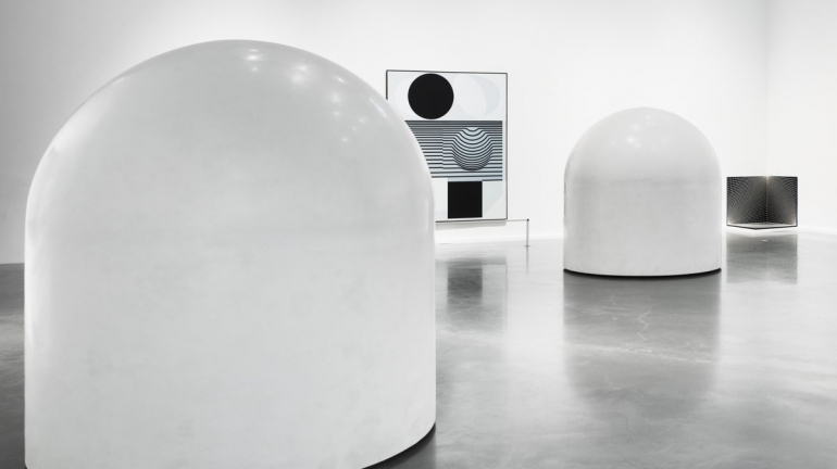 E.A.T.의 작품이 무화(無化) 시키는 지점