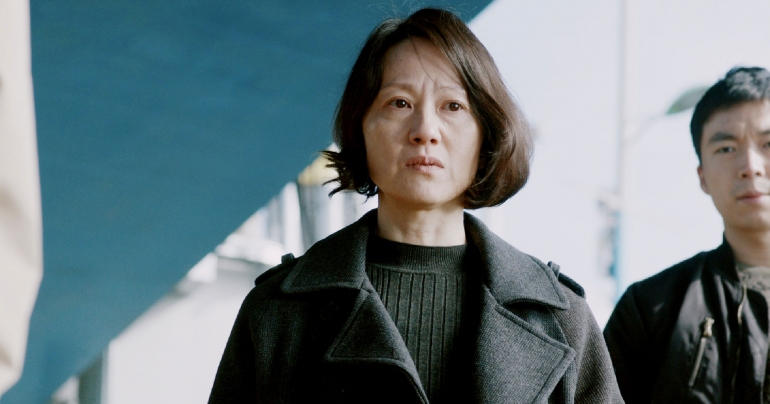 검은 물결에 일렁거리는 인간성 <죄 많은 소녀>