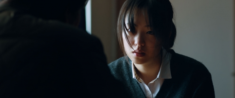 검은 물결에 일렁거리는 인간성 <죄 많은 소녀>