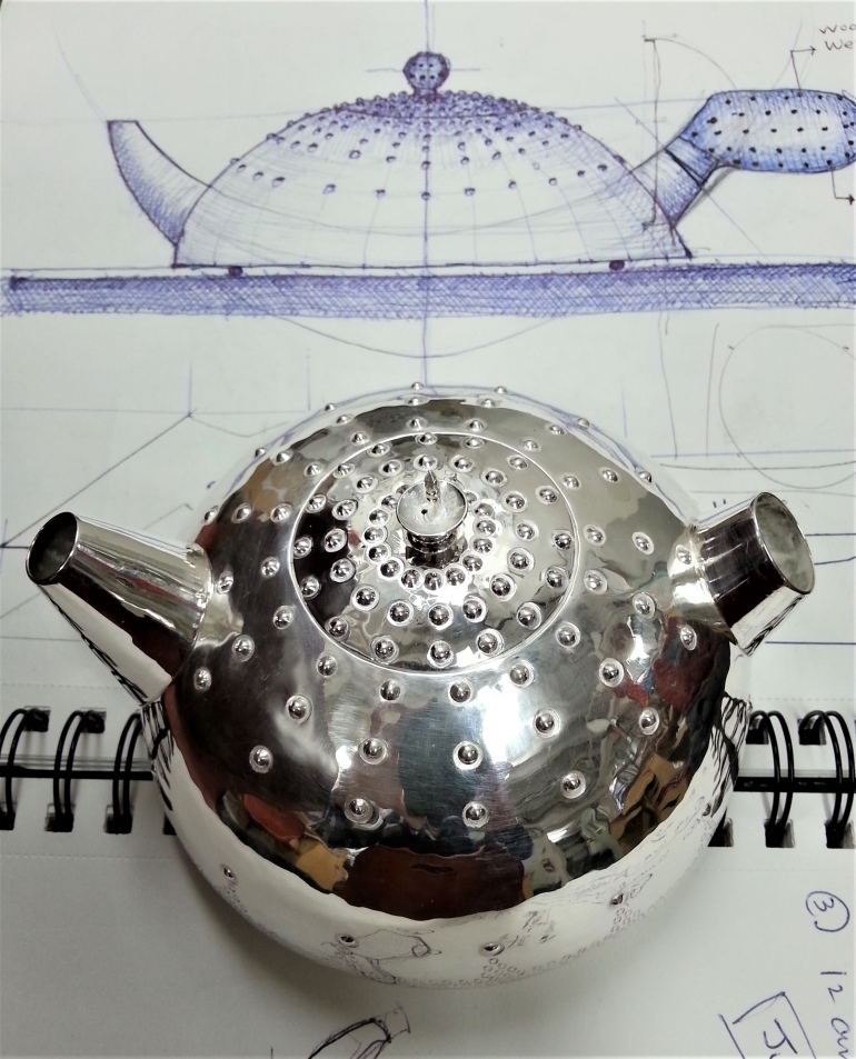 엄마의 젖무덤을 닮은 Breast Teapot 