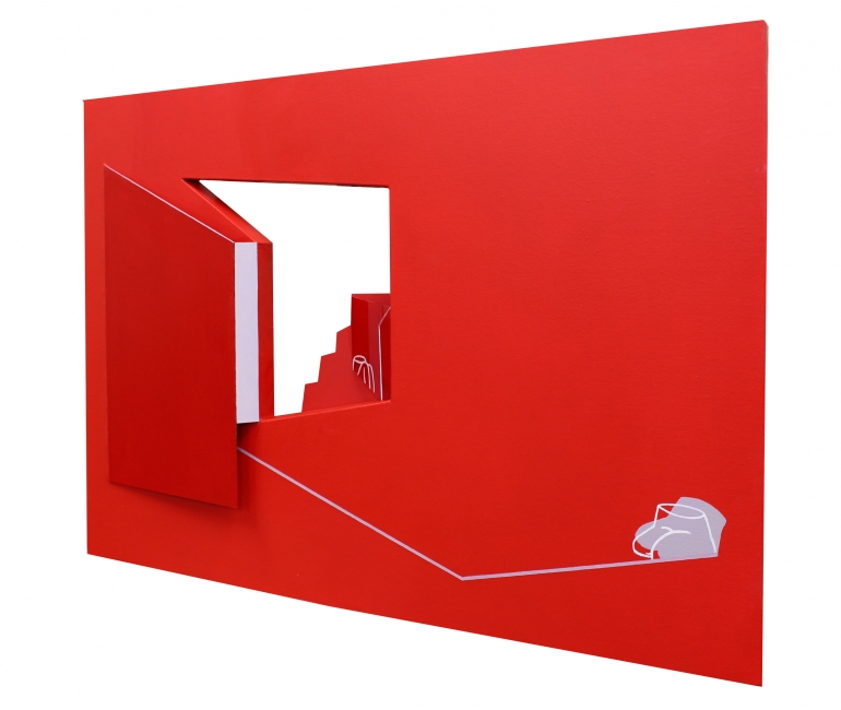 Between two door_crack