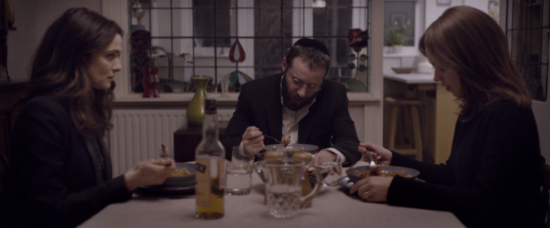 도망과 순종은 답이 아니었음을 <디서비디언스> 