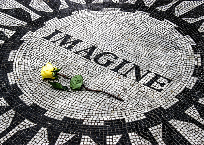 사랑과 평화로 하나가 되길 꿈꿨던 몽상가 사랑과 평화로 하나가 되길 꿈꿨던 몽상가