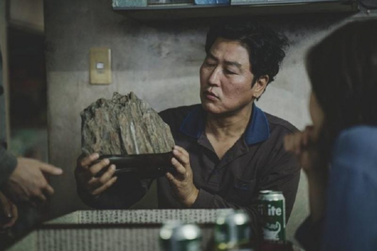 명확하게 그리고 불명확하게 <기생충>