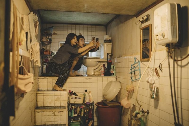 명확하게 그리고 불명확하게 <기생충>
