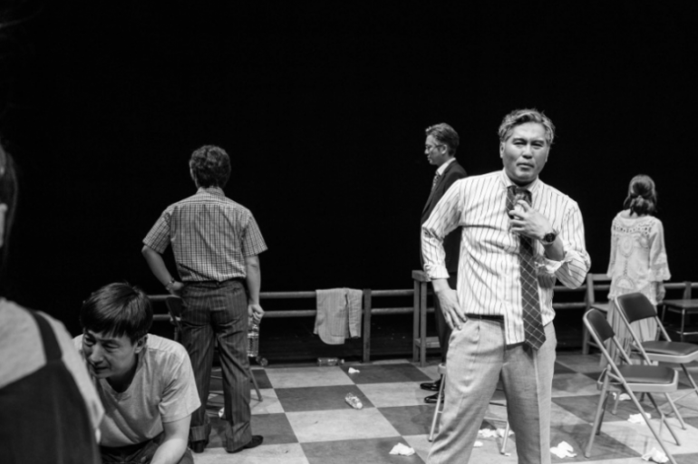 당신이 보고 듣는 것이 모두 진실은 아니다.