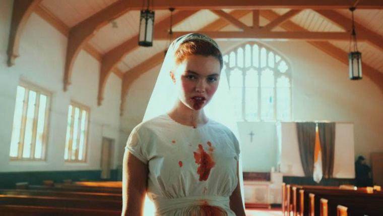 직설적인 자세와 모독적인 처벌로 기구하는 해방, <달링>