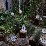 여기도 저기도 아닌 푸르른 틈 사이 Between The Breaks of Greenish