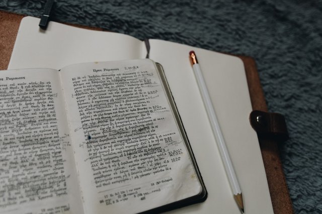 Art History as Fiction with Footnotes
