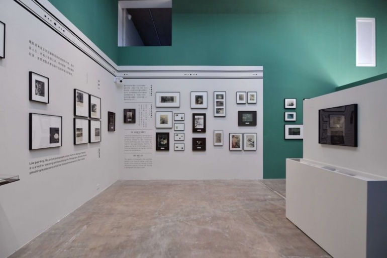 Chinese Modern Photography _ [Professional Amateur and Emerging Modernity : Luo Bonian and His Contemporaries 1930-1940s]