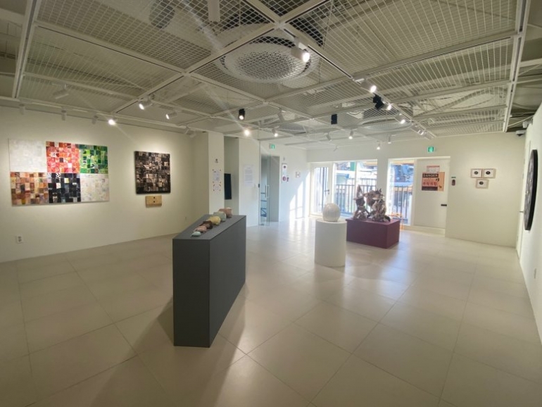 이제 포스트마더니즘으로 <전시리뷰>