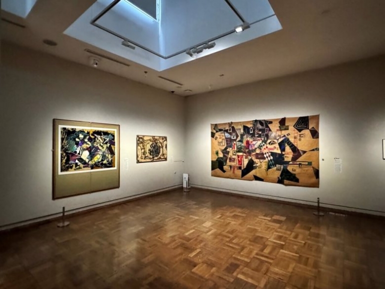 비가시적인 역사 드러내기 